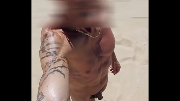 exhib et caresse de bite a poil sur la plage et dans les dunes,