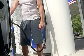 Gasstation – Outdoor Gays Solo Amateur