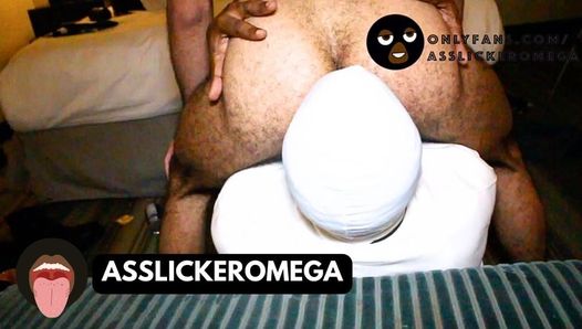 His girlfriend won’t eat his ass because its “too hairy”