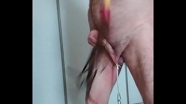 Le bâtard exécute la punition de Maître Sébastien.