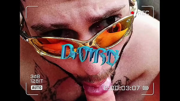 levando rola grossa e preta no cuzinho rosa tatuado (COMPLETO NO RED)