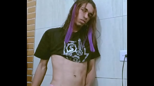 Menino novinho gayzinho  pelado de calcinha rosa se masturbando