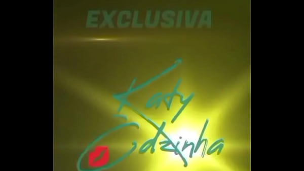 O Executivo socando forte