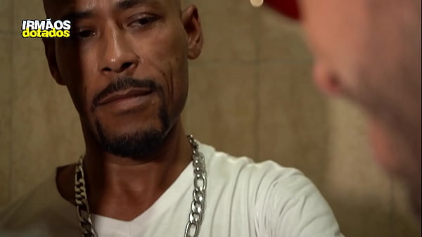 Os negões foderam o rabo do puto safado (Prévia)