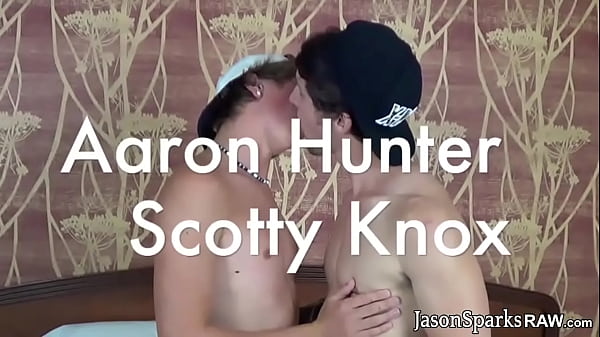 Tattooed amateur Scotty Knox deepthroats rock hard cock