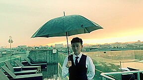 Vo Tinh Nhay Xuong Ho Boi, Chang Trai Tro Ve Thoi Xua