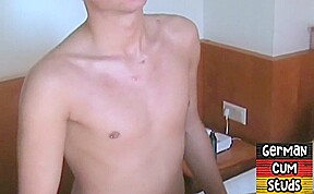 Amateur German studs enjoy rimming and barebacking 3some