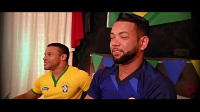 ASSISTINDO AS OLIMPIADAS E TREPANDO COM O VIZINHO MALHADO