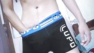 GAY GUY COMES HOME FROM SCHOOL AND MASTURBATED