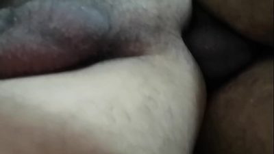 Guardia hetero me folla y me llena de semen