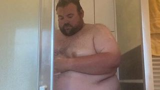 Superchub showering