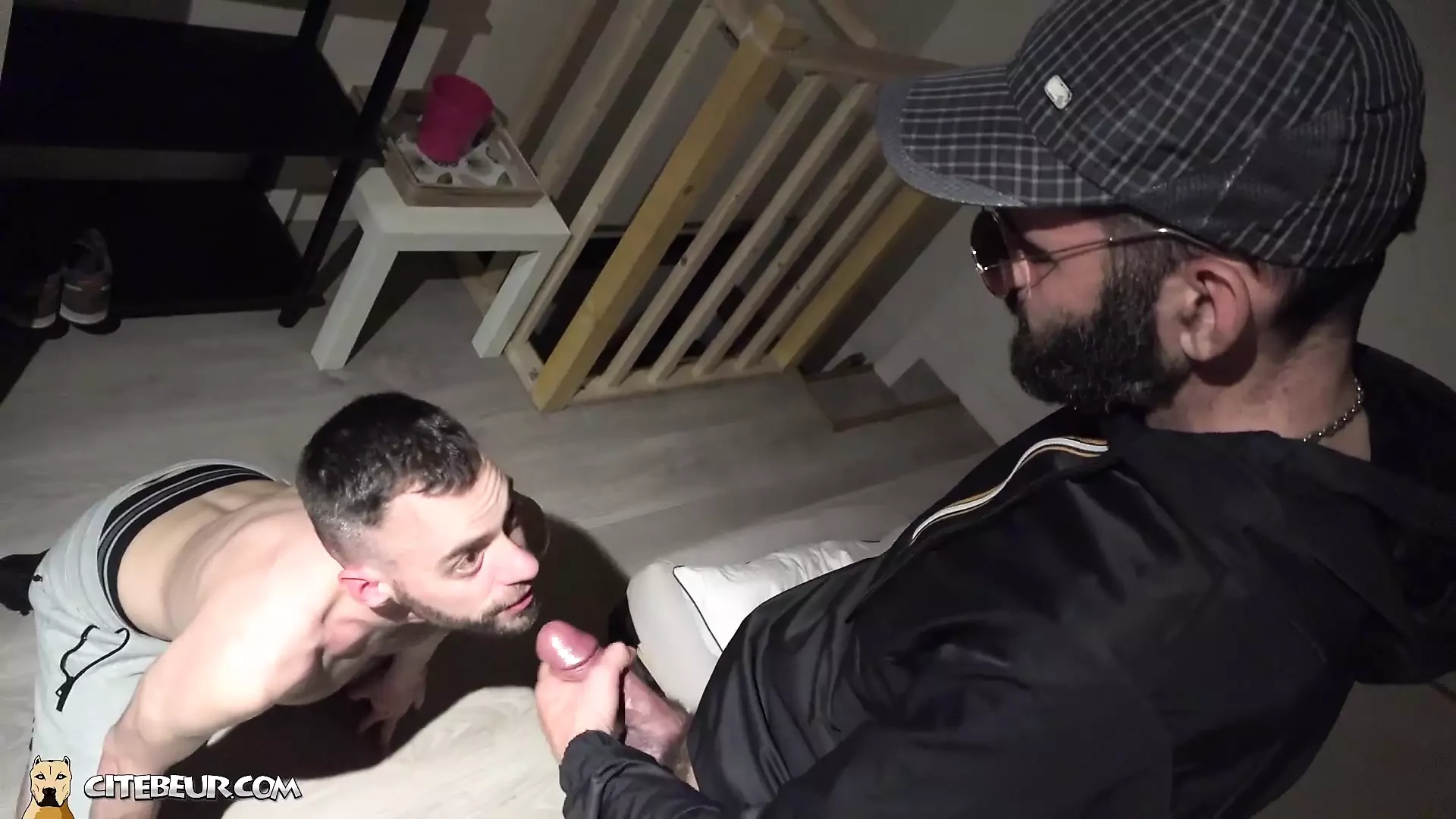 CITEBEUR.com – This big arab cock is for you my pretty twink