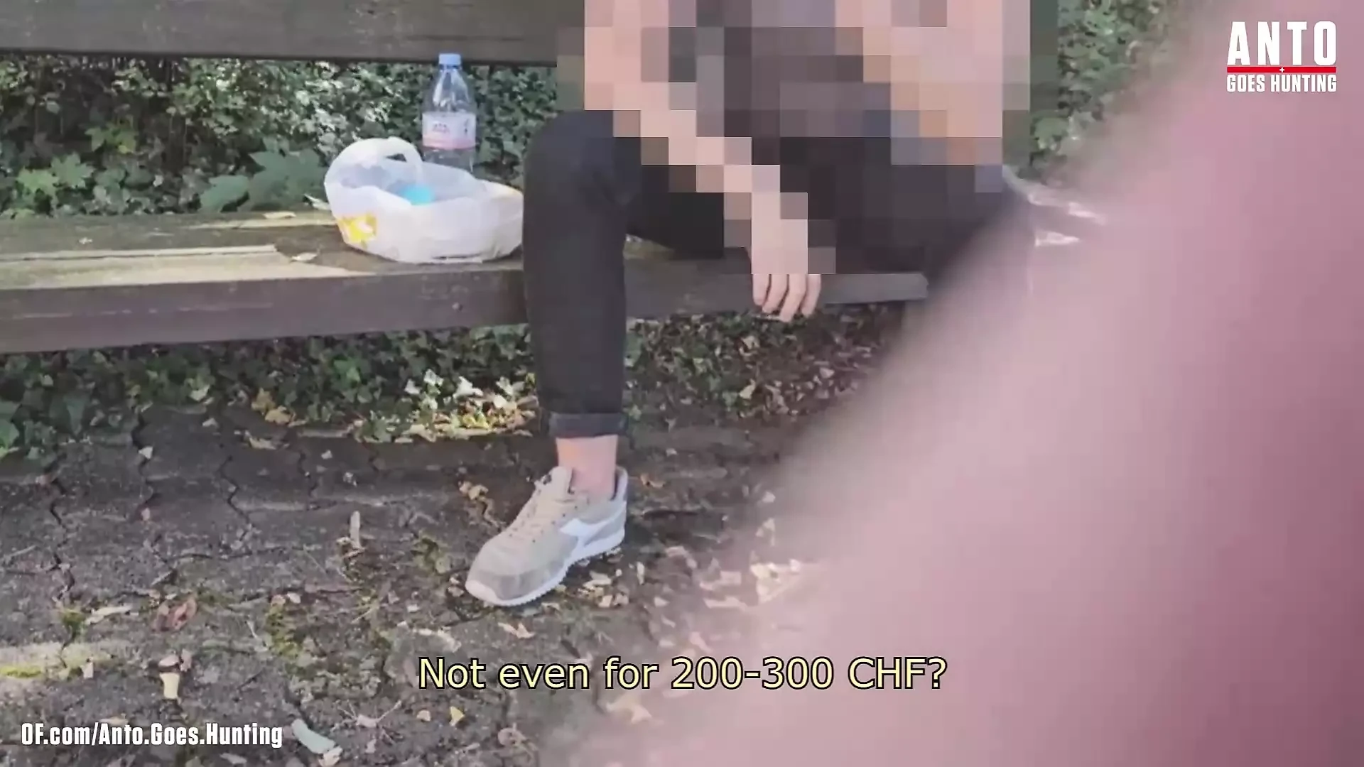 Random hetero married Guy at the park accepts my offer and tries his first gay blowjob at his lunch break