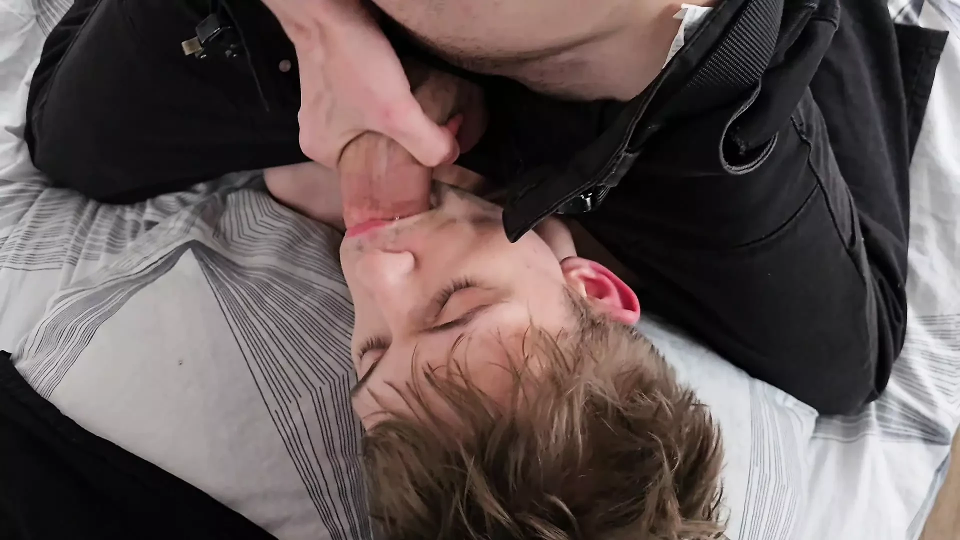 Invited a twink to visit and fucked him with a big dick