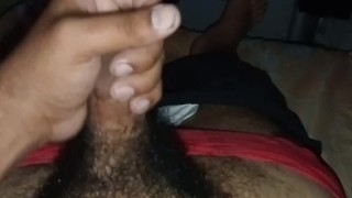 Gordo gime de placer hasta que se viene
