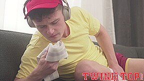 TwinkTop Athlete gives hung and uncut Mateo Tomas a blowjob