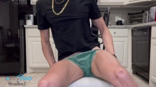 Horny 20 year old cumming in his kitchen🥵