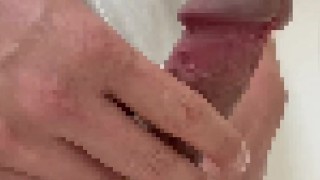 [Japanese married man in his 30s] Please look carefully as he simply jerks off his penis.