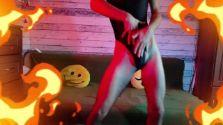 Lonely guy shows his butt on camera 😏